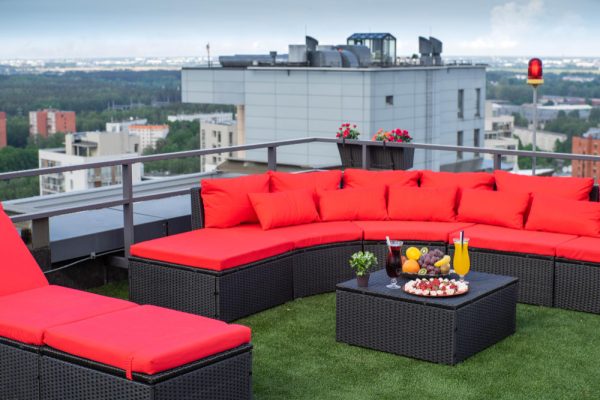 impermeabilizacion-patio-terraza-azotea-cesped-verde-vista-ciudad